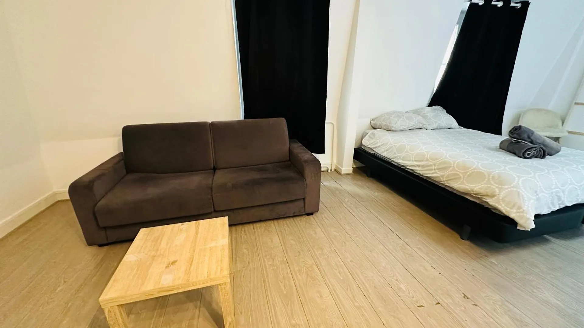 Spacieuses Flats Montaigne Champs Elysee Paris Apartment