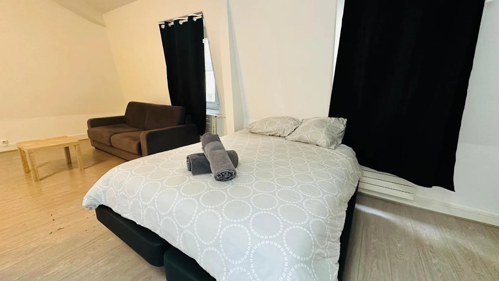 Spacieuses Flats Montaigne Champs Elysee Paris Apartment