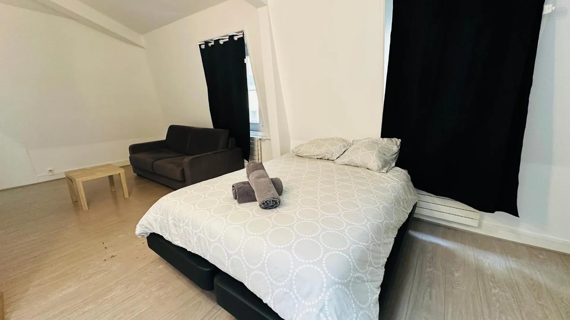 Spacieuses Flats Montaigne Champs Elysee Paris