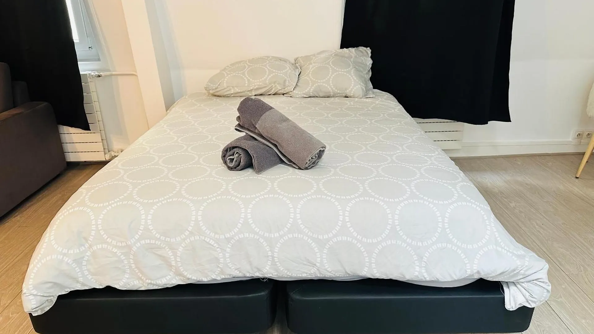 Apartment Spacieuses Flats Montaigne Champs Elysee Paris